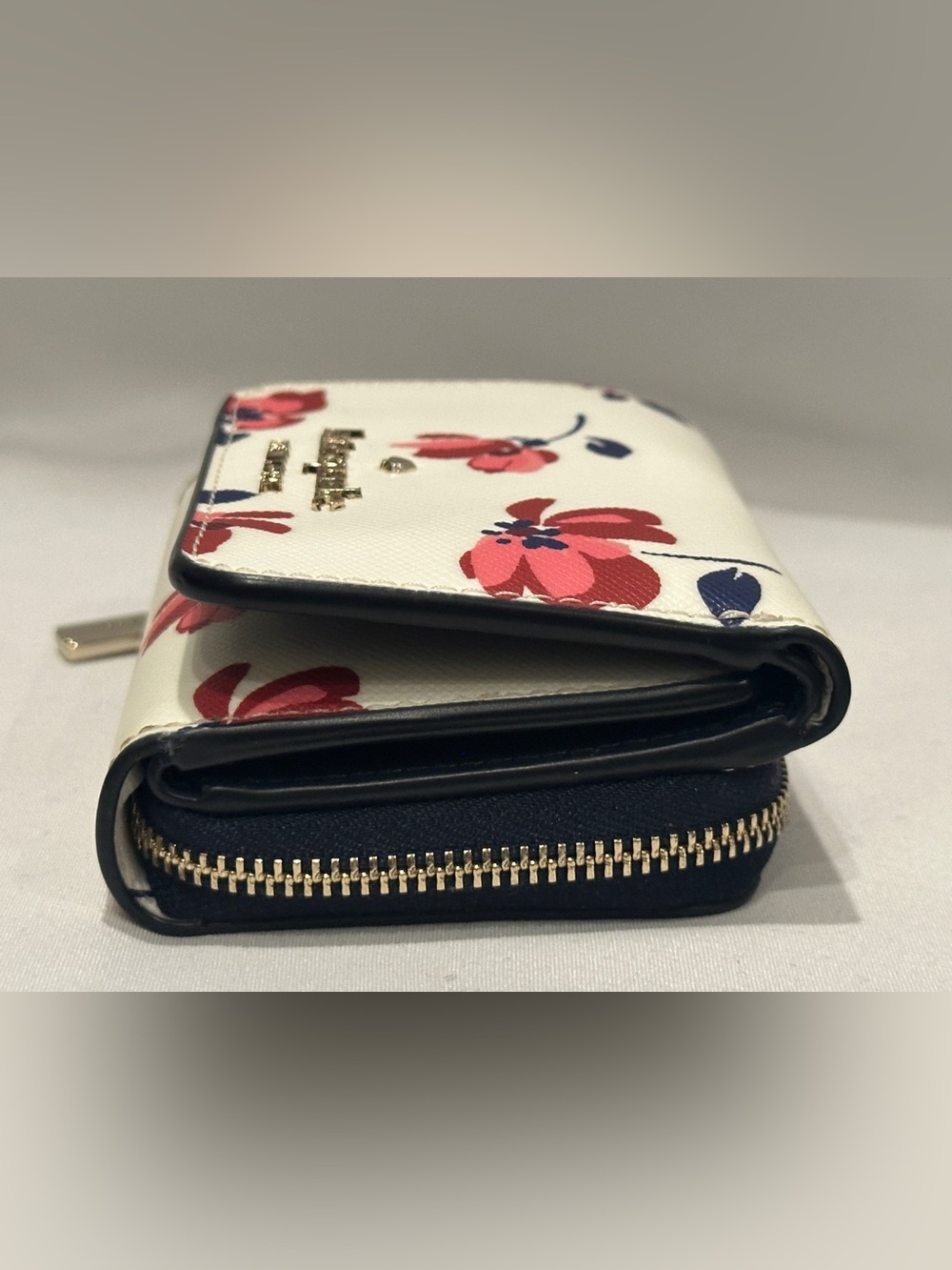 kate spade White Floral Zip Around Compact Wallet NWT&Box - Picture 9 of 16